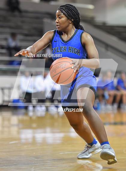 Thumbnail 1 in Tyler @ Longview photogallery.