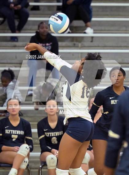 Thumbnail 3 in St. Joseph's Catholic vs Blythewood (Dorman Tournament of Champions) photogallery.