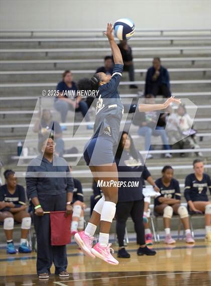 Thumbnail 2 in St. Joseph's Catholic vs Blythewood (Dorman Tournament of Champions) photogallery.