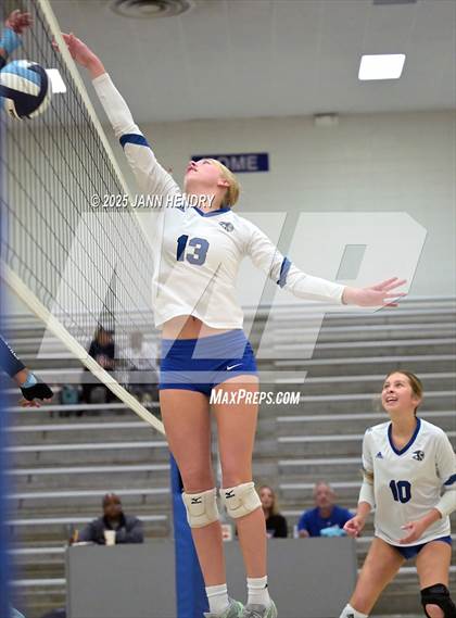 Thumbnail 2 in St. Joseph's Catholic vs Blythewood (Dorman Tournament of Champions) photogallery.