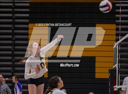 Thumbnail 1 in Arapahoe vs Horizon photogallery.