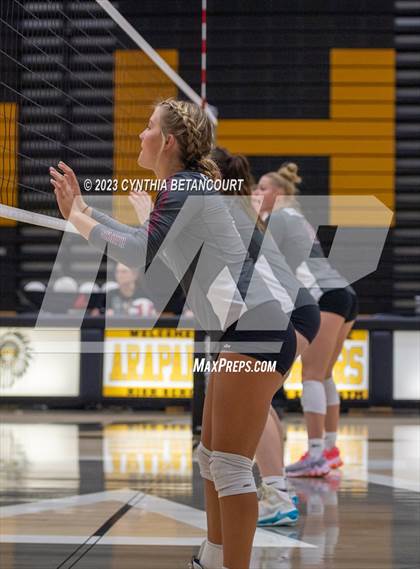 Thumbnail 1 in Arapahoe vs Horizon photogallery.