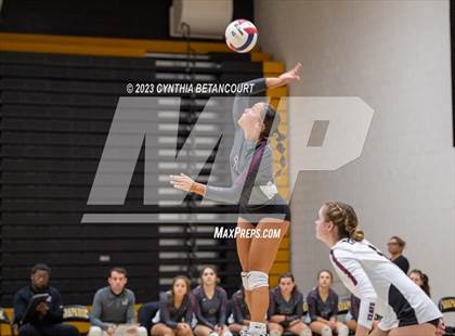 Thumbnail 1 in Arapahoe vs Horizon photogallery.