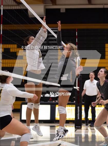 Thumbnail 2 in Arapahoe vs Horizon photogallery.