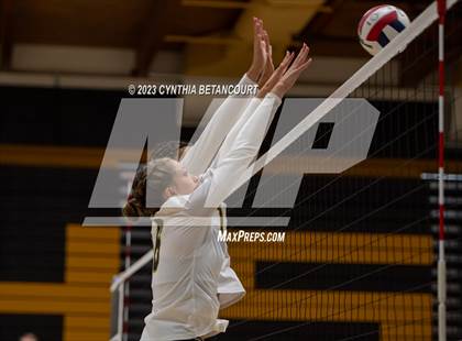 Thumbnail 3 in Arapahoe vs Horizon photogallery.