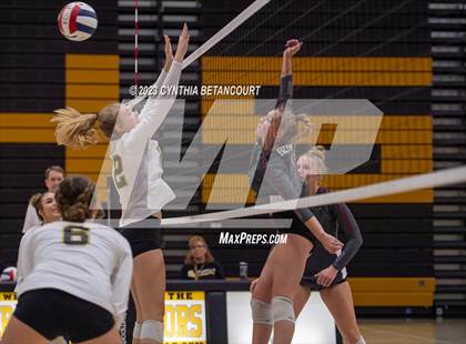 Thumbnail 3 in Arapahoe vs Horizon photogallery.