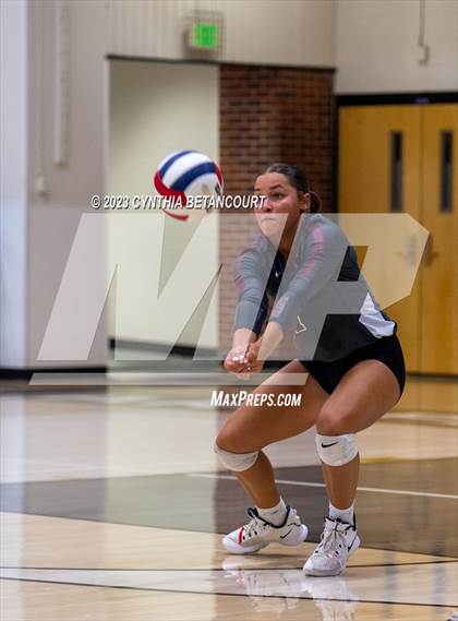 Thumbnail 1 in Arapahoe vs Horizon photogallery.
