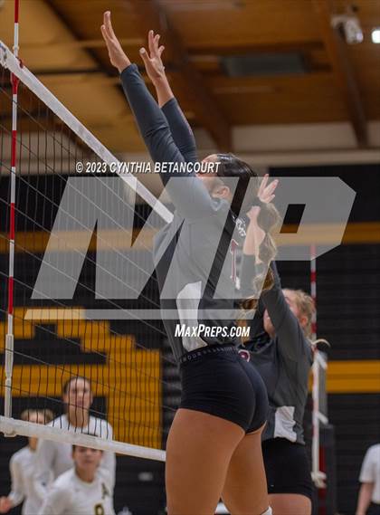 Thumbnail 3 in Arapahoe vs Horizon photogallery.