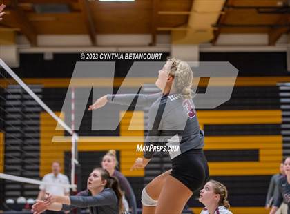 Thumbnail 2 in Arapahoe vs Horizon photogallery.