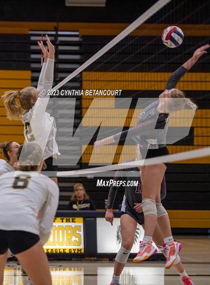 Thumbnail 2 in Arapahoe vs Horizon photogallery.