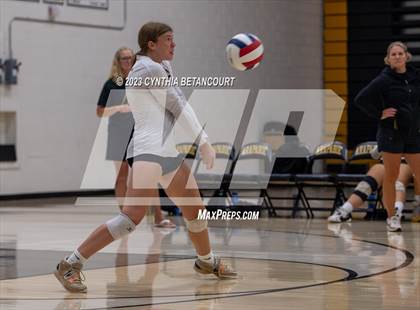 Thumbnail 2 in Arapahoe vs Horizon photogallery.