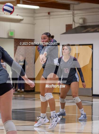 Thumbnail 3 in Arapahoe vs Horizon photogallery.