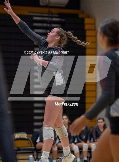 Thumbnail 2 in Arapahoe vs Horizon photogallery.