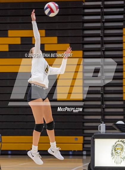 Thumbnail 1 in Arapahoe vs Horizon photogallery.