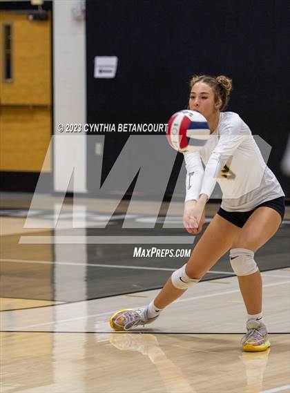Thumbnail 1 in Arapahoe vs Horizon photogallery.
