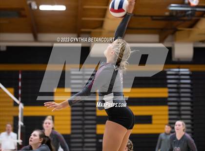 Thumbnail 1 in Arapahoe vs Horizon photogallery.