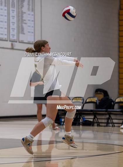 Thumbnail 3 in Arapahoe vs Horizon photogallery.