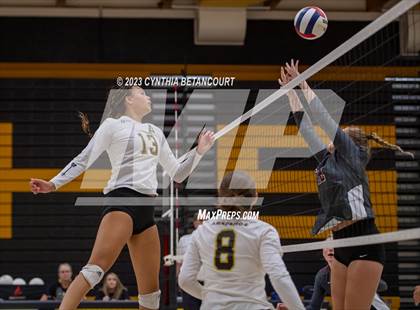 Thumbnail 1 in Arapahoe vs Horizon photogallery.