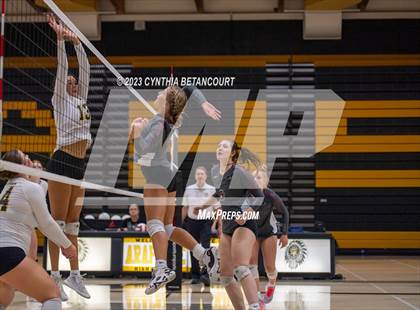Thumbnail 3 in Arapahoe vs Horizon photogallery.