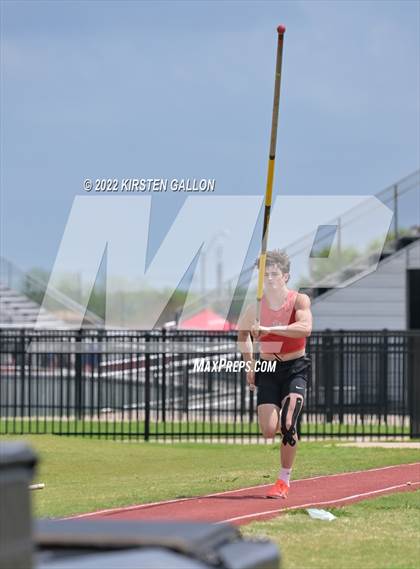 Thumbnail 3 in UIL 5A District 7 & 8 Area Finals (Field Events) photogallery.