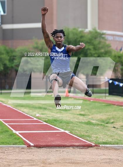 Thumbnail 1 in UIL 5A District 7 & 8 Area Finals (Field Events) photogallery.