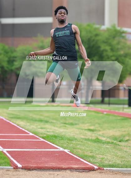 Thumbnail 2 in UIL 5A District 7 & 8 Area Finals (Field Events) photogallery.