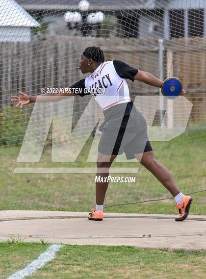Thumbnail 3 in UIL 5A District 7 & 8 Area Finals (Field Events) photogallery.
