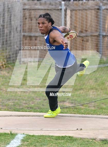 Thumbnail 3 in UIL 5A District 7 & 8 Area Finals (Field Events) photogallery.