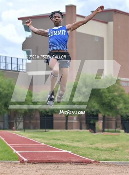 Thumbnail 3 in UIL 5A District 7 & 8 Area Finals (Field Events) photogallery.