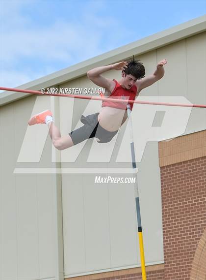 Thumbnail 3 in UIL 5A District 7 & 8 Area Finals (Field Events) photogallery.