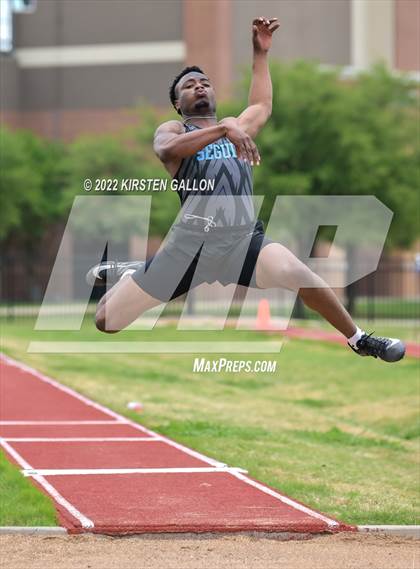 Thumbnail 3 in UIL 5A District 7 & 8 Area Finals (Field Events) photogallery.