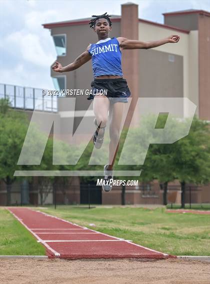 Thumbnail 2 in UIL 5A District 7 & 8 Area Finals (Field Events) photogallery.