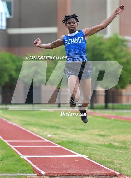 Thumbnail 3 in UIL 5A District 7 & 8 Area Finals (Field Events) photogallery.