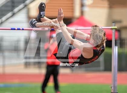 Thumbnail 2 in UIL 5A District 7 & 8 Area Finals (Field Events) photogallery.