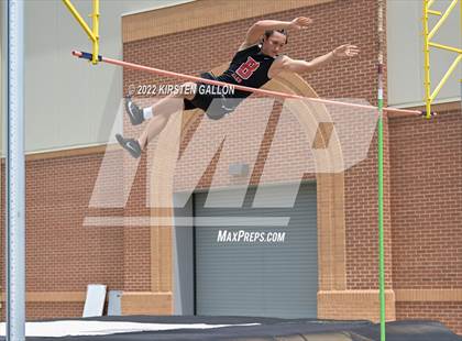 Thumbnail 3 in UIL 5A District 7 & 8 Area Finals (Field Events) photogallery.