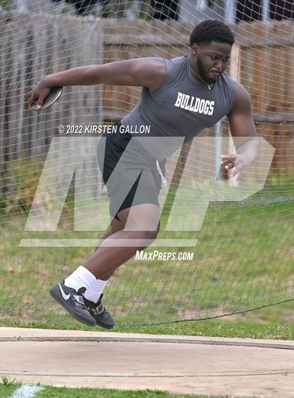 Thumbnail 3 in UIL 5A District 7 & 8 Area Finals (Field Events) photogallery.