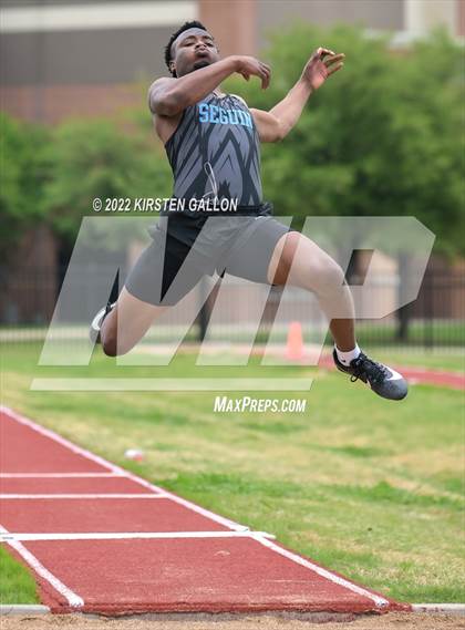 Thumbnail 2 in UIL 5A District 7 & 8 Area Finals (Field Events) photogallery.