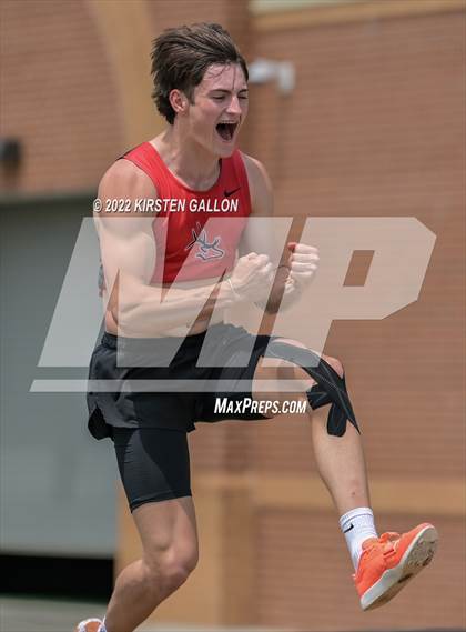 Thumbnail 1 in UIL 5A District 7 & 8 Area Finals (Field Events) photogallery.
