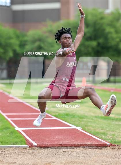 Thumbnail 3 in UIL 5A District 7 & 8 Area Finals (Field Events) photogallery.