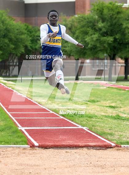 Thumbnail 3 in UIL 5A District 7 & 8 Area Finals (Field Events) photogallery.