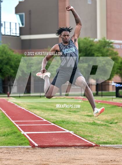 Thumbnail 1 in UIL 5A District 7 & 8 Area Finals (Field Events) photogallery.
