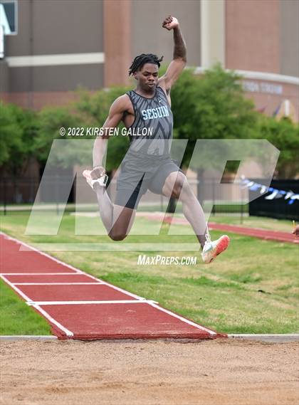 Thumbnail 1 in UIL 5A District 7 & 8 Area Finals (Field Events) photogallery.