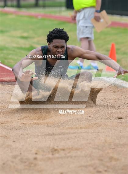 Thumbnail 1 in UIL 5A District 7 & 8 Area Finals (Field Events) photogallery.