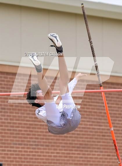 Thumbnail 3 in UIL 5A District 7 & 8 Area Finals (Field Events) photogallery.