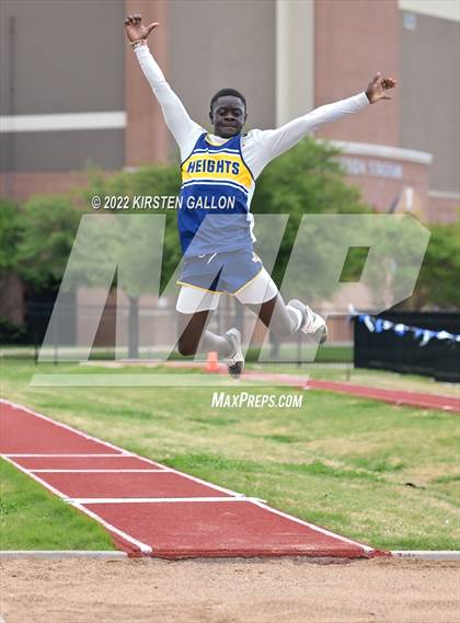 Thumbnail 3 in UIL 5A District 7 & 8 Area Finals (Field Events) photogallery.
