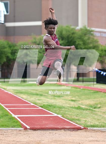 Thumbnail 2 in UIL 5A District 7 & 8 Area Finals (Field Events) photogallery.