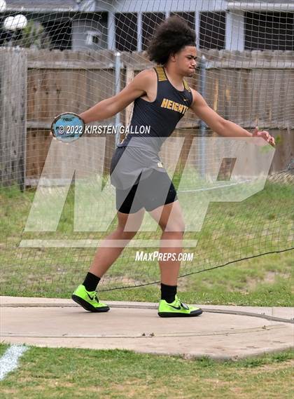 Thumbnail 3 in UIL 5A District 7 & 8 Area Finals (Field Events) photogallery.