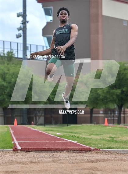 Thumbnail 2 in UIL 5A District 7 & 8 Area Finals (Field Events) photogallery.