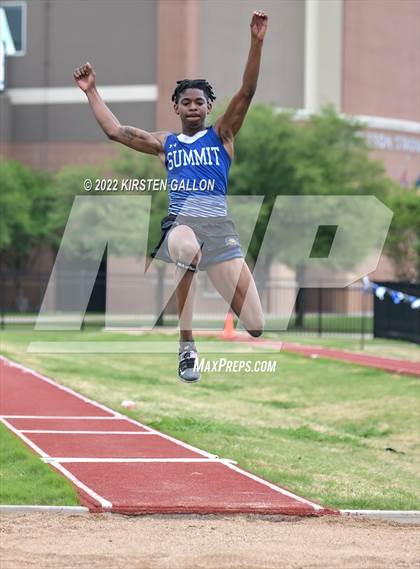 Thumbnail 3 in UIL 5A District 7 & 8 Area Finals (Field Events) photogallery.
