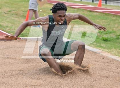 Thumbnail 1 in UIL 5A District 7 & 8 Area Finals (Field Events) photogallery.